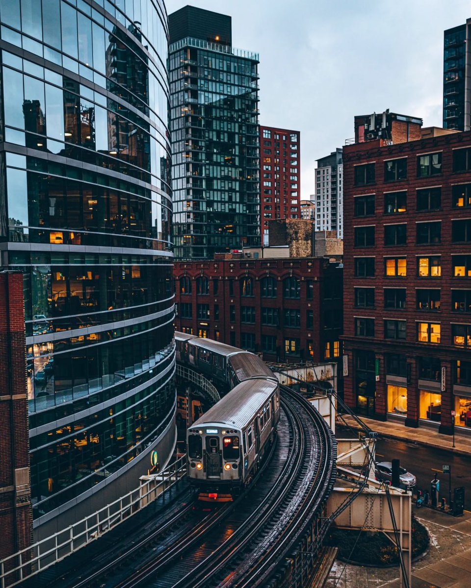 SmilingE5's tweet image. Chicago is a vibrant and charming city