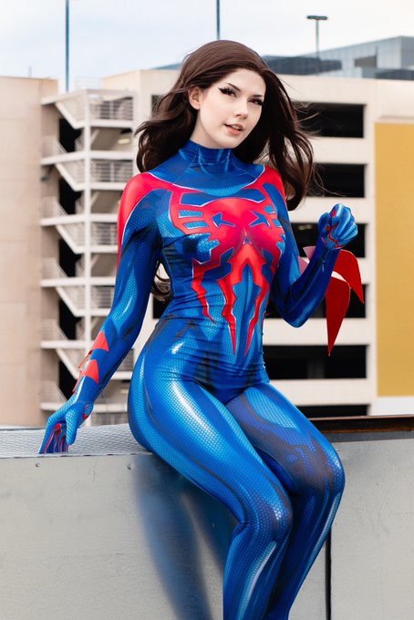 Spiderman 2099 / Miguel O'hara cosplay ❤️! Would you trust me to save your future? https://t.co/Jxb9