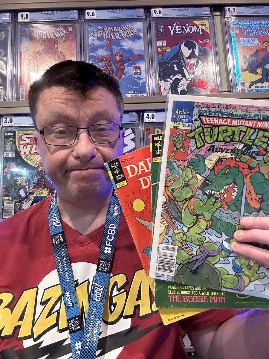 JOELCOMICSTABLE's tweet photo. Local flee market find did i do good? #ComicFind #comic #FleeMarket #photo https://t.co/WS3IVl4FPA