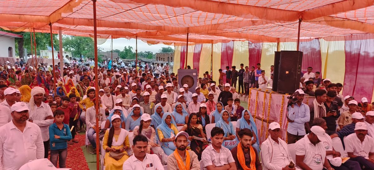 gevragunderaoff's tweet photo. गेवरा-गुन्देरा में अटल भूजल की गोष्ठी सम्पन्न 
पद्मश्री उमाशंकर पाण्डेय, सीडीओ अनिल कुमार पाण्डेय सहित जिले के अधिकारियों ने ग्रामीणों को पानी बचाने किया प्रेरित
श्रमदान कर किया वृक्षारोपण
@PMOIndia @myogiadityanath @CMOfficeUP @DyCMGoUP @JalshaktUP @DMLalitpur @swatantrabjp https://t.co/KHZTxGsqZO