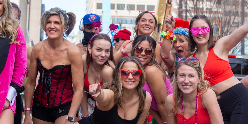 There are two groups of people over long weekends - 
✅ Those who go out and day drink with friends
✅ Those who stay home and spend time gardening

There is no in between.