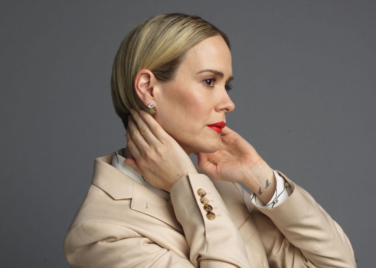 BraSarahPaulson tweet picture