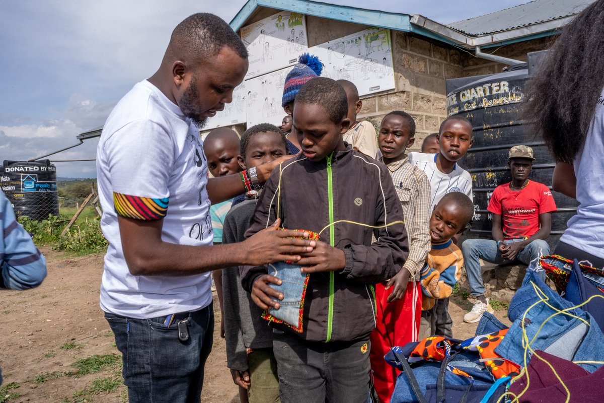 To mark the Global #MenstrualHealthDay we spent time at Naibor primary school.
It was a fulfilling day seeing the strides being made to #EndPeriodPoverty.
Boys inclusion in the conversation is a game changer.
#MenstruationMatters 
#MenstrualEquitySummit🇰🇪
#WeAreCommitted