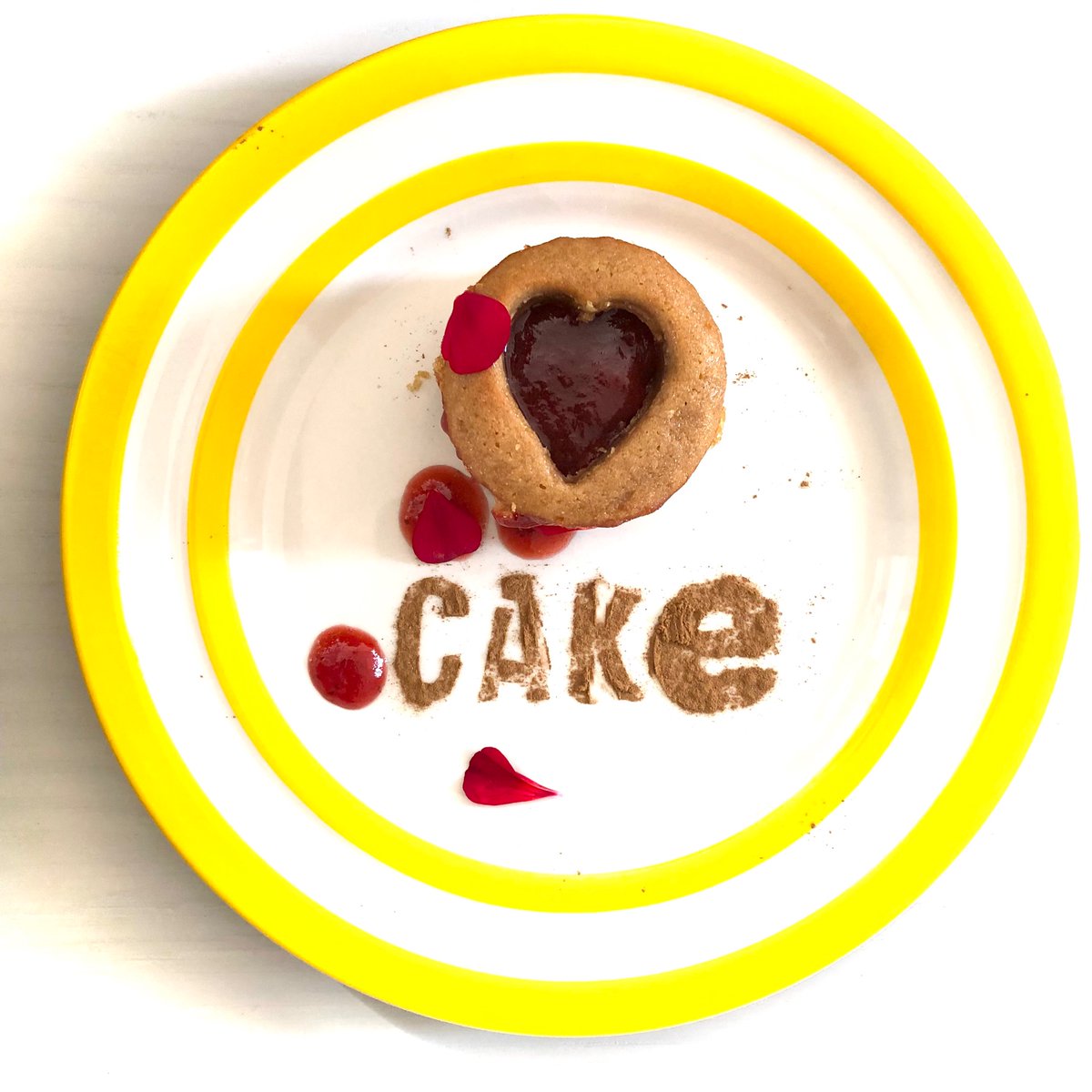 hannahkokoschka's tweet photo. #veganhour @veganhour practising recipe creations #plantbased at the weekend for visitors in a few weeks! #lemon #spelt mini #cake with #homrmade #strawberry #jam with #columbiaroad #geranium petals 😊 https://t.co/TOSRe5Z6S4