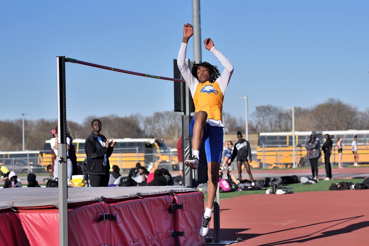danao_619's tweet image. Juco Track &amp;amp; Field Coaches‼️  
🚨Unsigned Senior🚨

Ty’Rique Roland
⭐️High Jump PR 6’6”
⭐️Long Jump PR 21’11.5”

RAW athlete, competitor. Brand new to track &amp;amp; field but learns quick! 

Please share if you have connects 🙌🏻