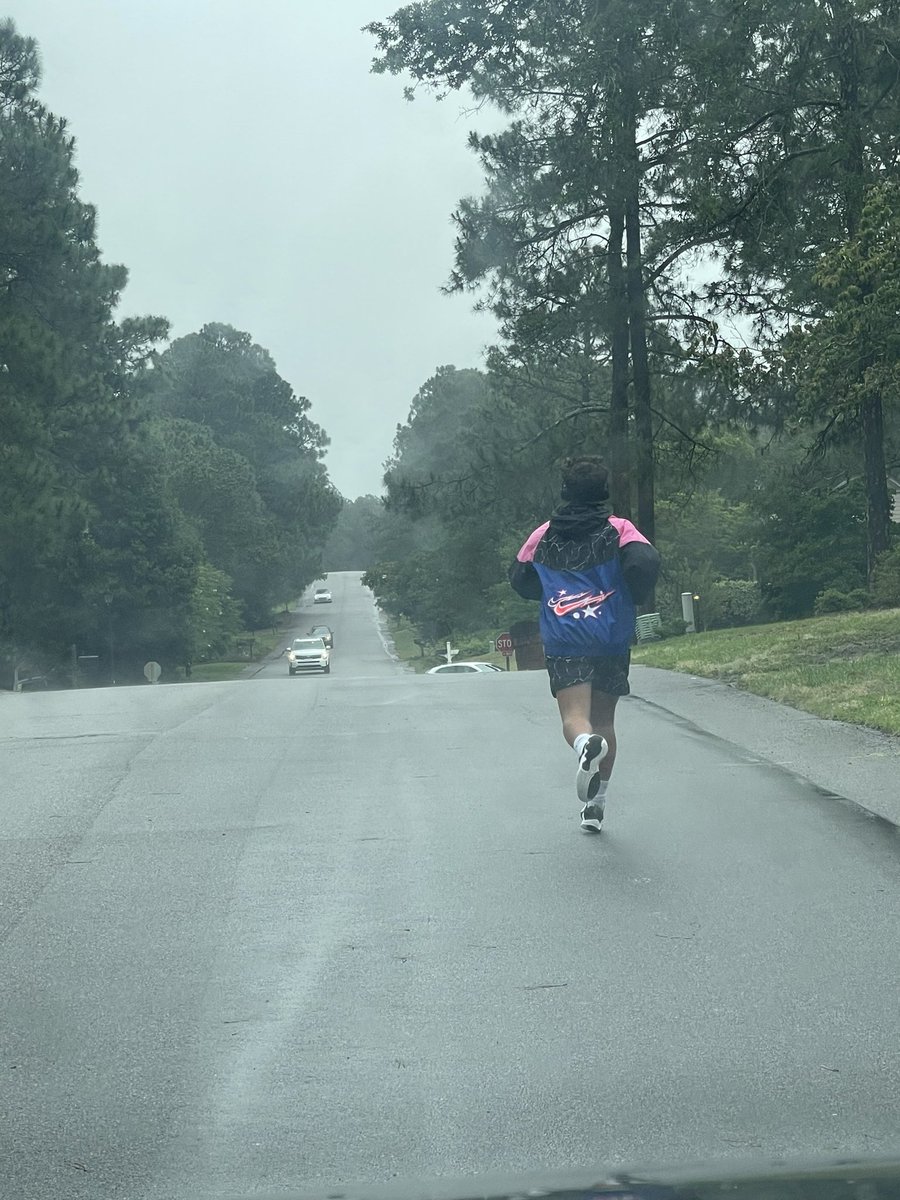 SOCCERHEAD77's tweet image. Sunday morning starts with a mile and a smile.  Go after it kid #believe #goals #nikefit #running