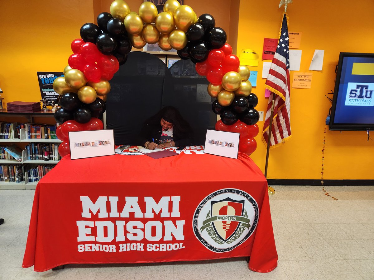 Our cap advisor put on a show for our seniors during College Signing Day 👏 <a href="/MDCPS/">Miami-Dade Schools</a> <a href="/SuptDotres/">Jose L. Dotres, Ed.D.</a> <a href="/MjLewis13/">Michael A. Lewis, Ed.D.</a> @ARod9574CRO <a href="/DareToLeadETO/">DareToLeadETO</a>