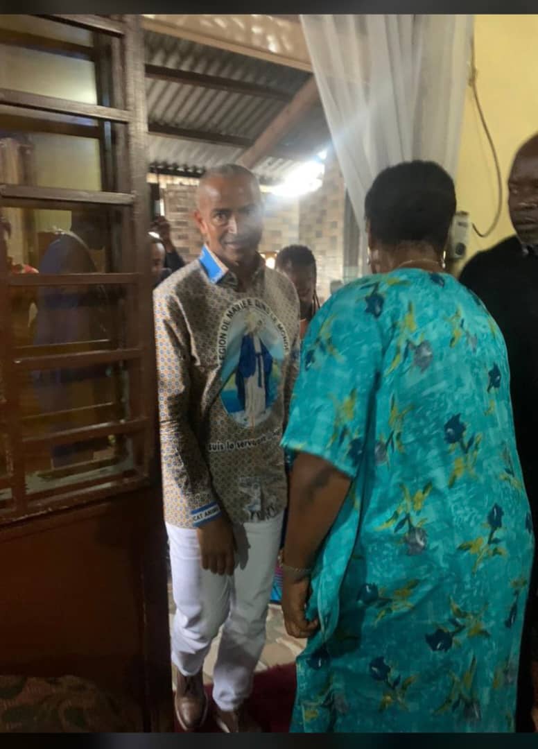 Le #PR06 le wamu bible @moise_katumbi a rendu visite cet après-midi à la famille du vaillant combattant de la démocratie #Rossy_Mukendi. Chez Katumbi c'est les actions des générosités qui prime. @Kilosho7 @KiloshoG @JosueNondo @NgoyiPatrick11 @TembweBlanchard @YanLKY