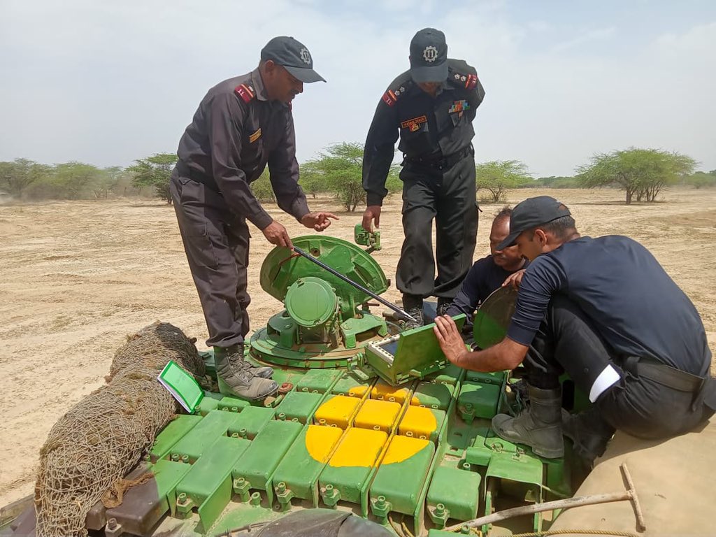 pro_defence's tweet photo. #VajraCorps #DoubleVictoryBrigade validated sub unit tactical & technical skills.Troops honed their skills on equipments in a battle simulated condition for mission readiness.#IndianArmy @adgpi @SpokespersonMoD @westerncommand @Tri_Service @PIB_India @DDNewslive @airnewsalerts https://t.co/cOTyQanmLH