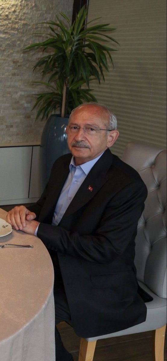 Bize düzgün küfürsüz hakaretsiz siyaseti gösterdiğin için hakkın ödenmez. Teşekkür ederim Kemal Kılıçdaroğlu..🙏