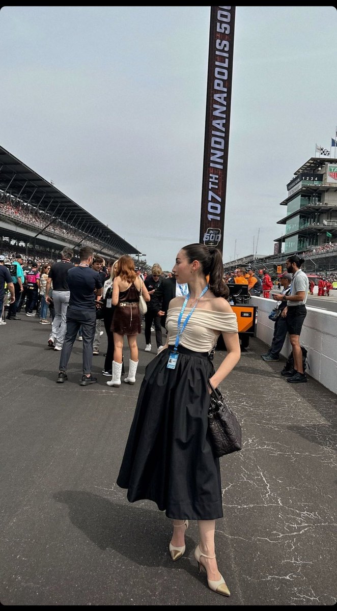 📸|Elba O’Ward <a href="/ElbaOWard/">Elba O’Ward</a> en la #Indy500 🧡
