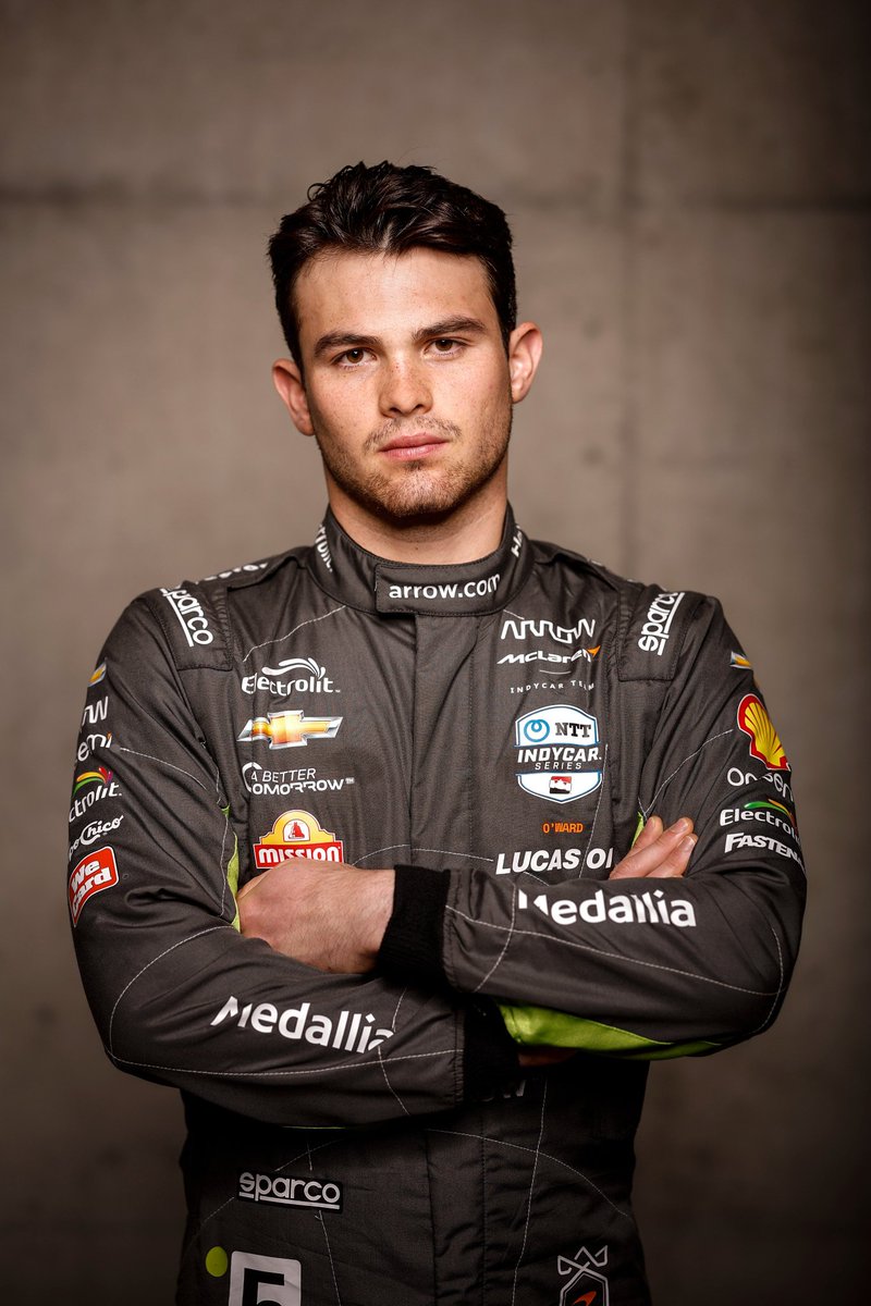 El mexicano 🇲🇽 Pato O'ward toma el primer lugar en las 500 millas de indianápolis, tras pasar Rosenqvist y Ferrucci.
.
.
.
.
.
.
<a href="/PatricioOWard/">Pato O'Ward</a>