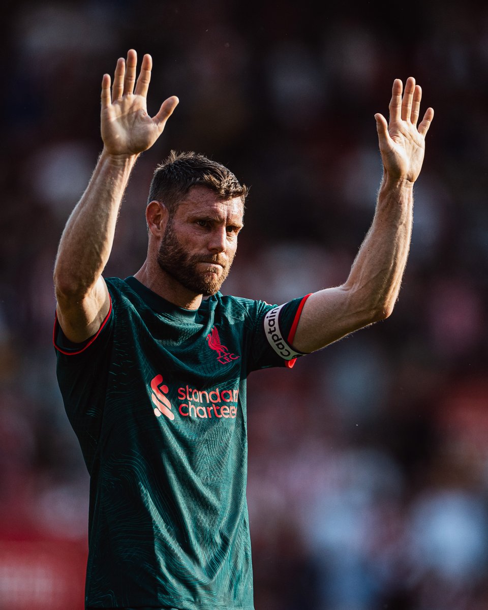 Taking the acclaim from the away end ❤️

Legend.