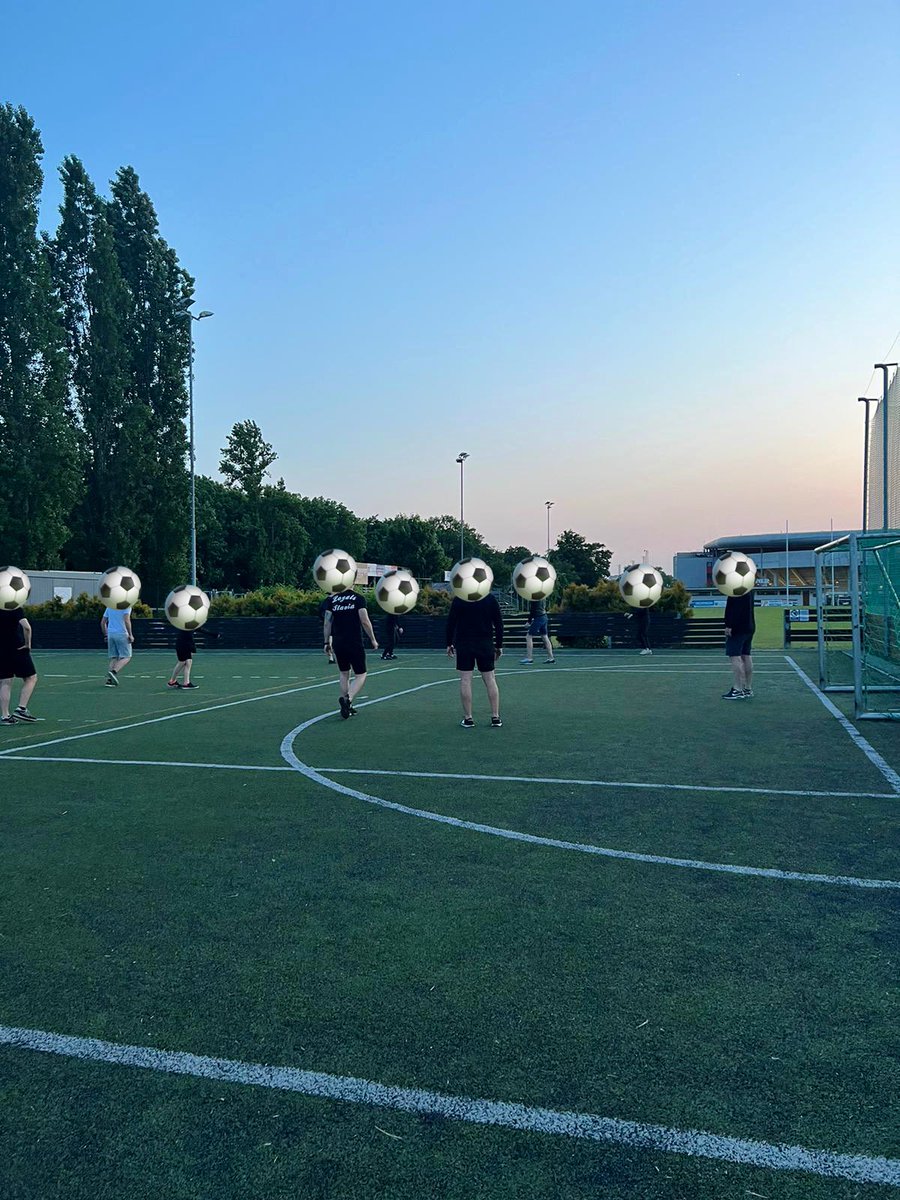 ondra1892's tweet photo. Fotbal je to co nás spojuje. 
Fotbal je láska, kterou málokdo pochopí a porozumí. 
Aktivity s tím spojené jsou pro ostatní nepochopitelné, pro nás jsou přirozené.
XY hodin připrav kvůli pár minutám. 
A nebojte, my jen neřveme, ten fotbal taky známe. 
@TRIBUNA_SEVER #bandachorea https://t.co/WiP2mY50GP