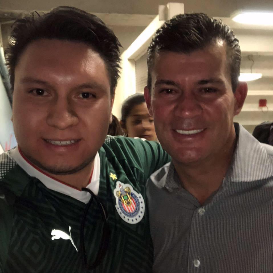 Pliegotwittea's tweet photo. @Chivas Hoy se usa la de gala, la del mas mexicano 🐐🔵🔴🏆⚽️ ¡Que se sienta la energía del estadio más hermoso del mundo desde el calentamiento! Hagamos sentir nuestra cancha 🏟️ #90minutosdeunión https://t.co/4KNHeo8quv