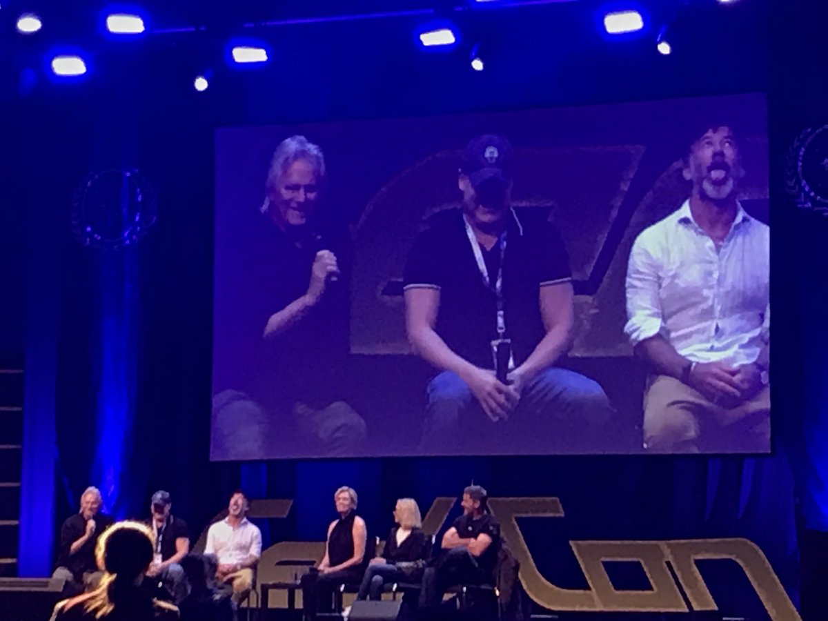 Forensic_Fan's tweet image. Fab last day of #Fedcon including this amazing #stargate panel!! I’m tired but happy!!