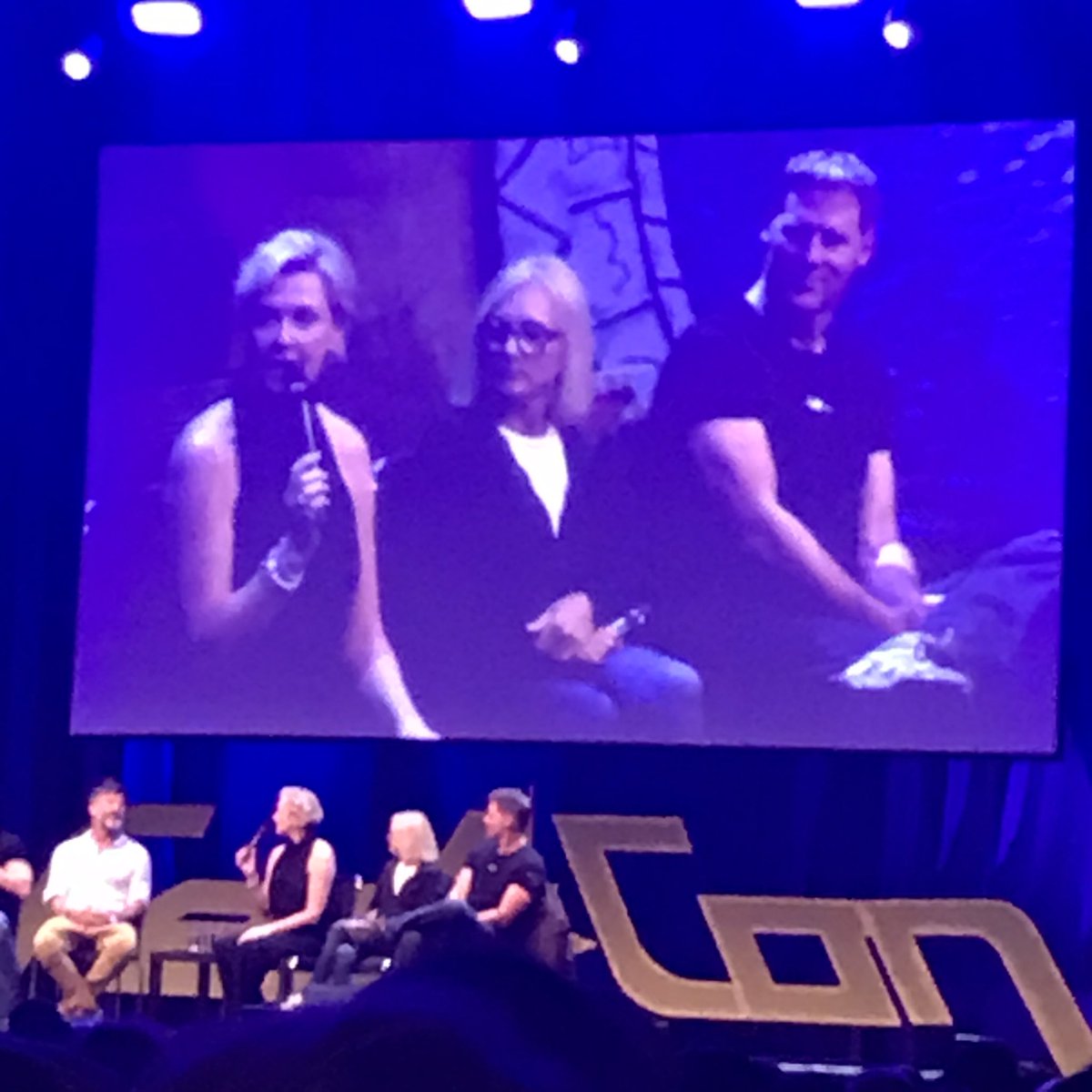 Forensic_Fan's tweet image. Fab last day of #Fedcon including this amazing #stargate panel!! I’m tired but happy!!