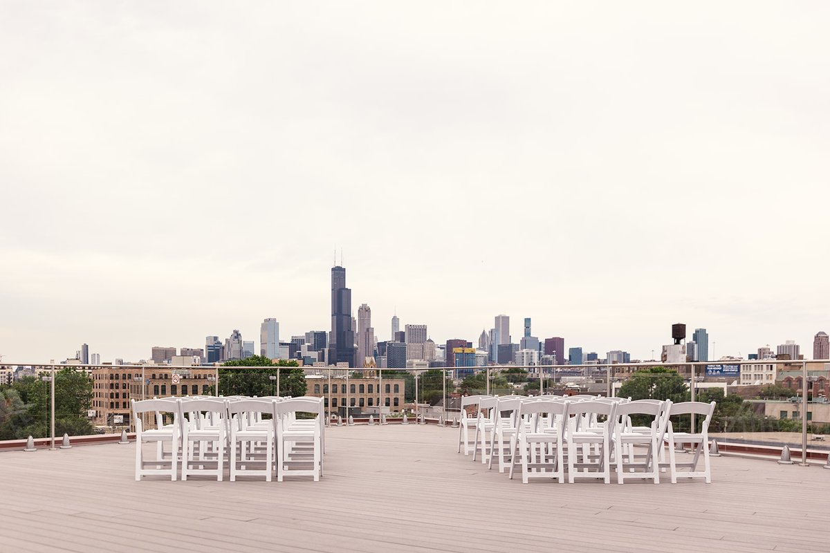 This view never gets old 😍

📸 Emma Mullins Photography

#lacunaevents #lacunalofts #chicagoeventvenue #weddingdesign #eventdecor #weddingvenue