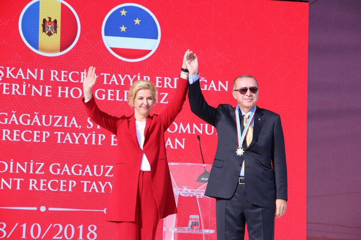 Paalı dostumuzu, Sayın Recep Tayyip Erdoganı, bütün ürektän kutlêêrım Türkiye Cumhurbaşkanı seçimnerindä enseyişinnän. Türkiye halkı dooru karar yaptı, destekleyip Sayın Cumhurbaşkanı hem onun yaptıklarını. Dua ederiz Sayın Erdogana büük saalık hem kuvet. Bekleeriz Moldovada!