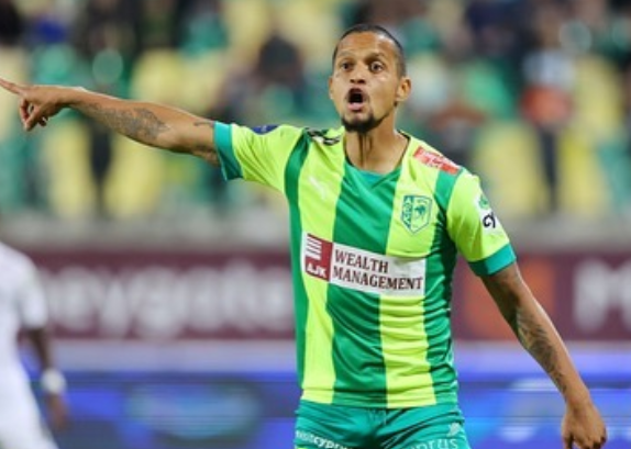 MarioSanchezVe's tweet photo. Roberto Rosales jugó todo el partido con AEK Larnaca que venció 0-2 a Omonia en la Primera División de Chipre.

El equipo del venezolano finalizó el torneo en la tercera posición y estarán en la UEFA Conference League.

En el banco de suplentes estuvo por segundo partido consecutivo Mathías González (2005), hijo del "Turbo" González.