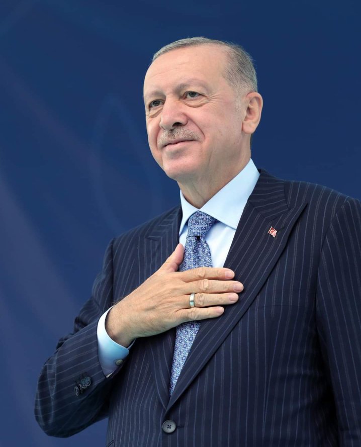 فتح مبارک ہو❤رجب طیب ایردوان
دنیائے سیاست کی وہ واحد شخصیت ہیں جنہیں 1992ء سے آج تک کسی بھی انتخابات میں شکست نہیں دی جا سکی
#Turkey #ElectionDay #TurkeyElections