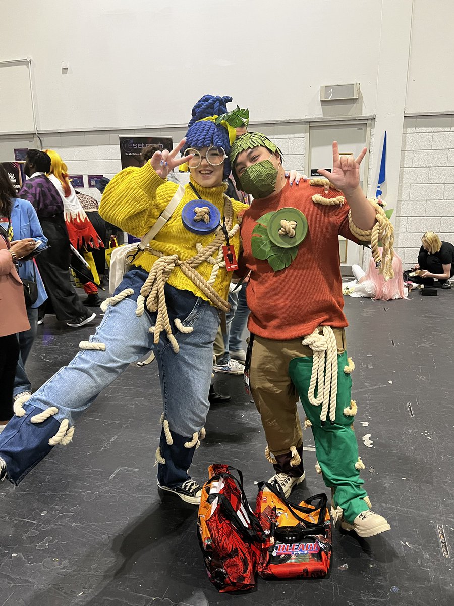 Comic con was FUN as always helping out @Sweetarcade. Shame my energy levels were so low. Was good to see @guywhodoesart, @ThePonda, @kaylescau, @SuperRisu, @walkingwhalesco and many others again. 

Hope you all get home safely!

Here are some of my fave cosplays 😁