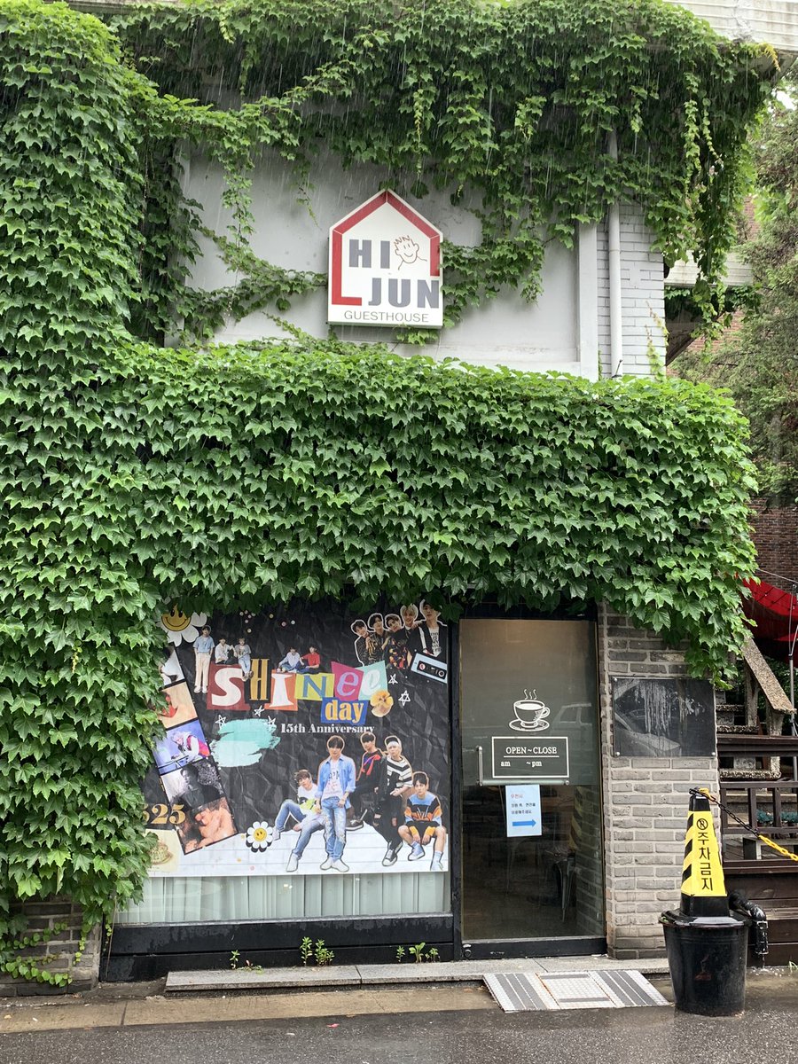 jeyusu's tweet photo. 外側もSHINeeで、いっぱい😊

#15HINeeDayCafe
#샤이니 #SHINee15thanniversary https://t.co/UapXpfHhk2