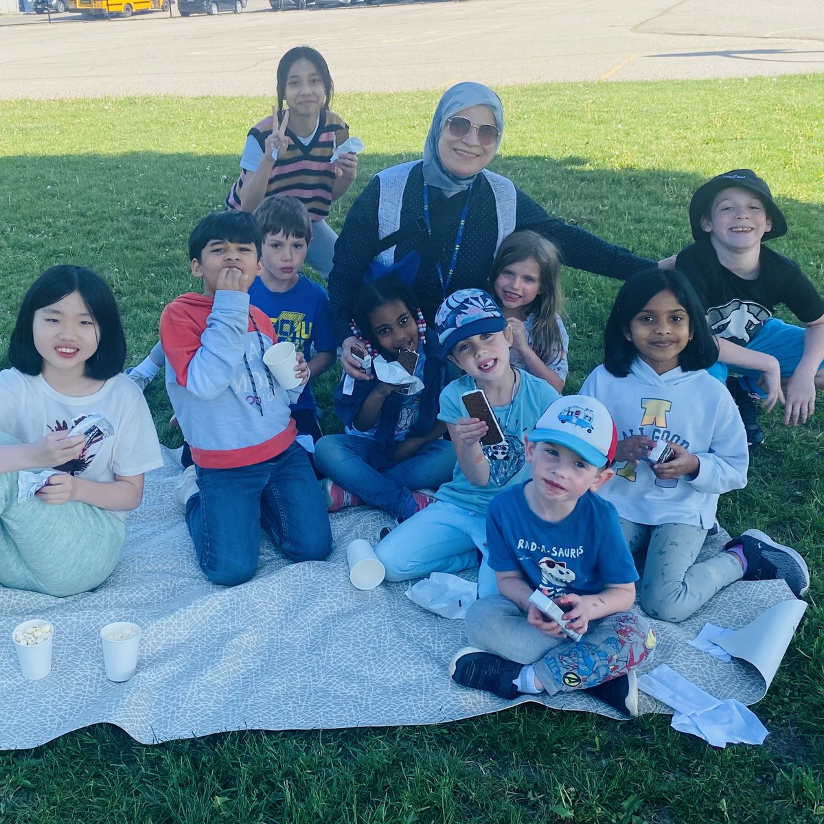 lobnafrench's tweet image. What a wonderful time we had outdoors!! Picnic time was all about mental &amp;amp; physical health, social bonding, exploring nature and so much FUN!! #getoutside #plasp @PLASP_CCS