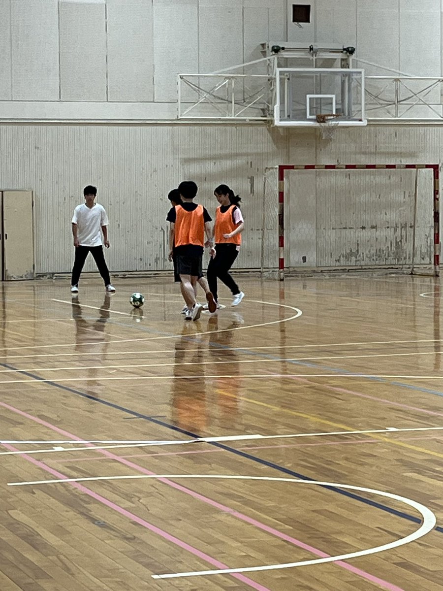 saru_begin11's tweet photo. 活動報告5/28(日)📍第一体育館
今日の参加者は28名で、ビギナー(初心者)とアドバンスド(経験者)に分かれて試合をしました！それぞれのレベルに合わせて全力で楽しめました🫶
足猿は新メンバー大募集中です！初心者・経験者関係なくみんなでフットサルをしませんか⚽️❤️‍🔥??
興味のある方はDMまで📩 https://t.co/ATqeWpoXpK