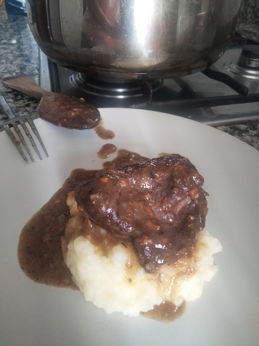 mujerdehoy_Vir's tweet photo. 😊Buenas tardes de domingo!!
Q os parece almorzar está receta,!!
👇👇👇
✨CARRILLADA CON PURÉ DE PATATA
#Carrillada #pure #patata #verduras #Domingo #rico https://t.co/p6gA5agEgn