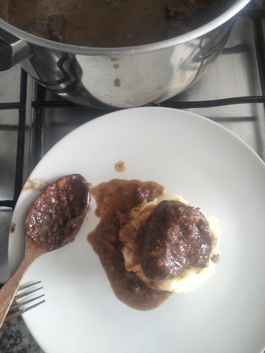 mujerdehoy_Vir's tweet photo. 😊Buenas tardes de domingo!!
Q os parece almorzar está receta,!!
👇👇👇
✨CARRILLADA CON PURÉ DE PATATA
#Carrillada #pure #patata #verduras #Domingo #rico https://t.co/p6gA5agEgn