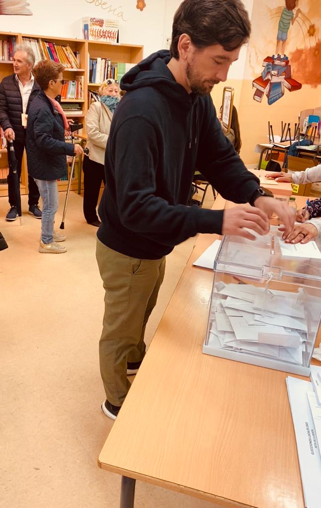 Orgulloso de votar y de hacerlo por <a href="/CiudadanosCs/">Ciudadanos 🇪🇸🇪🇺</a>.

El proyecto político que más se parece a mí y que mejor me representa.

Si estás cansado de lo de siempre, #Libérate, vota como vives y vota <a href="/CiudadanosCs/">Ciudadanos 🇪🇸🇪🇺</a>