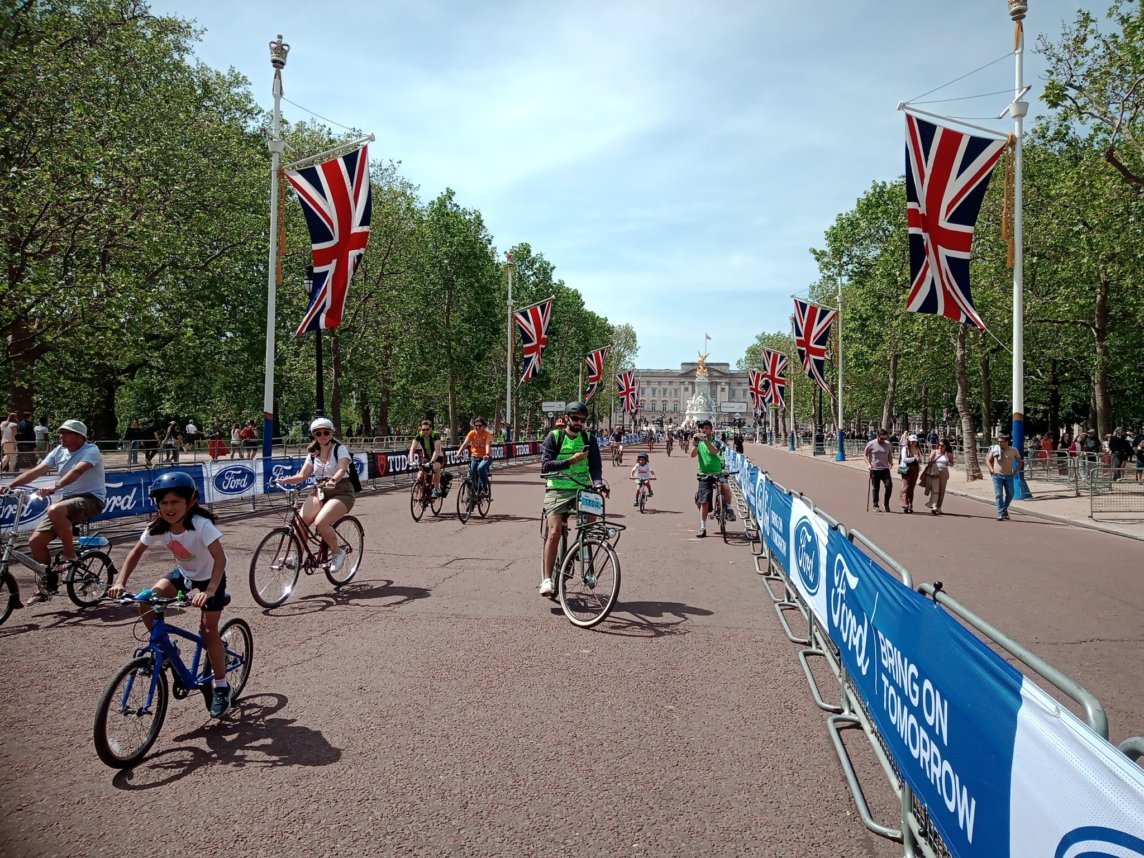 Joining the London Freecycle on The Mall.