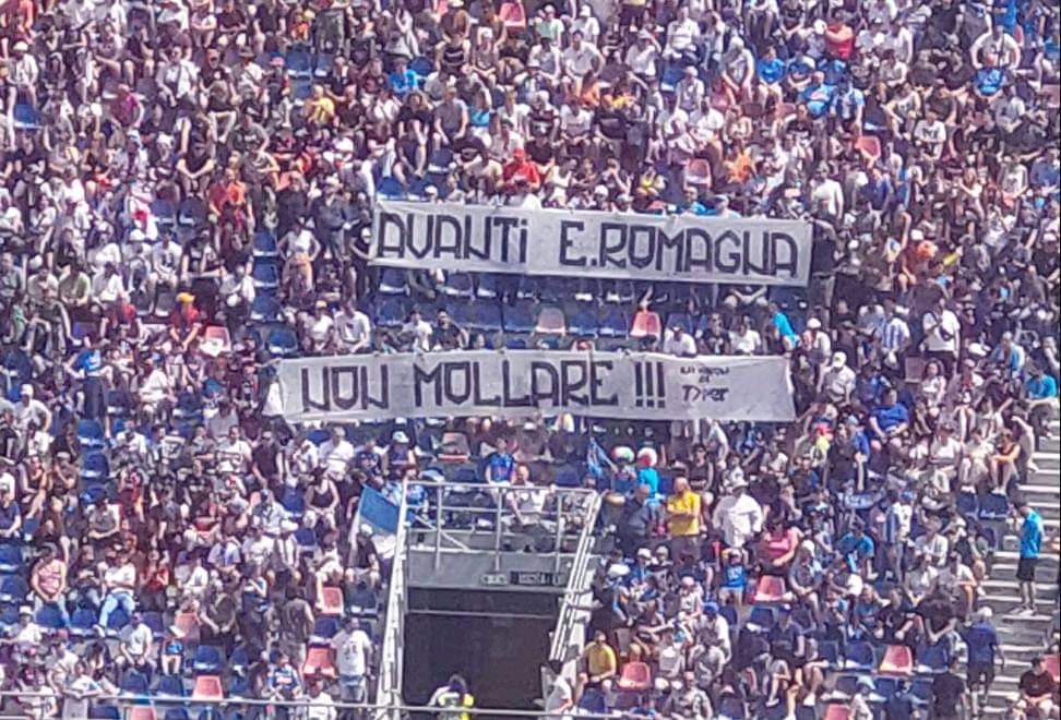 Kekko80493273's tweet image. I tifosi del #Napoli espongono striscione per l'#EmiliaRomagna
I tifosi del #Bologna cantano "Noi non siamo napoletani"
E si vede.
#BolognaNapoli
