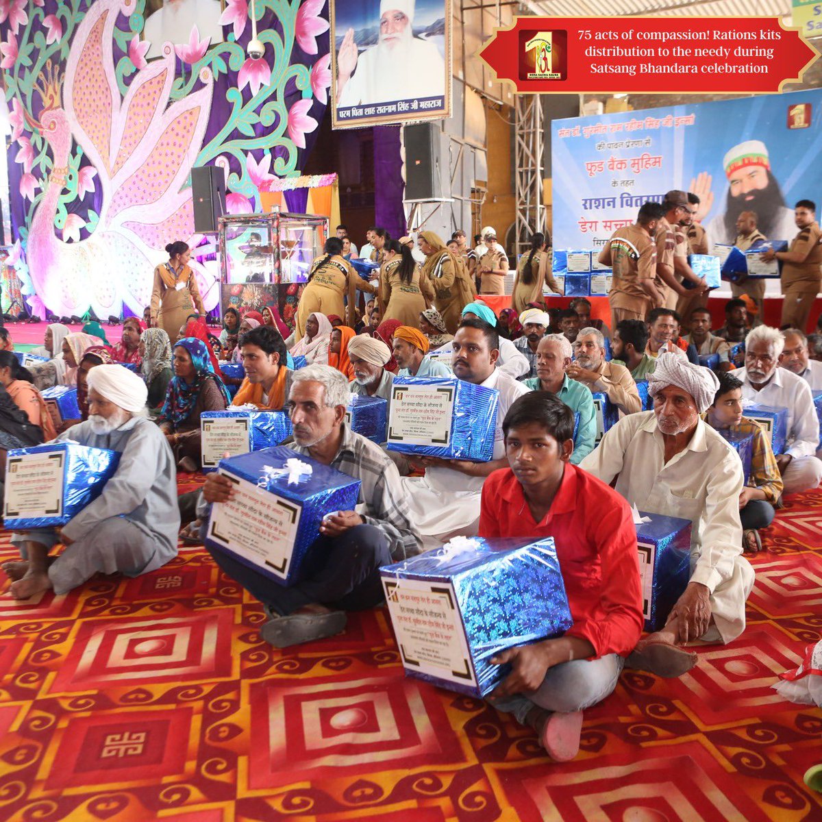 75 ration kits distributed by volunteers during the Satsang Bhandara Celebration, aiding underprivileged people meet their nutritional requirements!

#DeraSachaSauda #SaintDrMSG #SatsangBhandara #Humanity #CelebrationWithWelfare