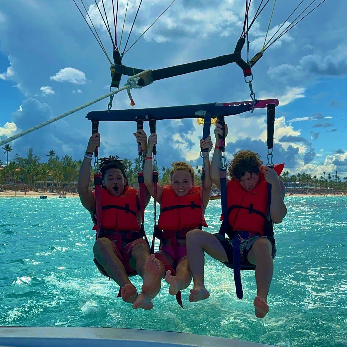 MamaMoodyX5's tweet photo. From one adventure to another!!!
We’re back from the Dominican Republic today… & off to Alabama tomorrow😬😬 #YOLO #LoveTheLifeYouLive #OffToNewAdventures #LastHoorah
#CollegeBound✌️ #TimeToPutInWork https://t.co/GMc9M5NydU