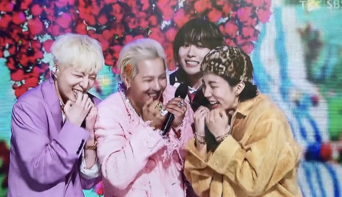 CROSSWINNER04's tweet photo. 유난히 위너가 보고싶은 밤
모두 윈나잇~🌠 https://t.co/RLU1pkDOhT