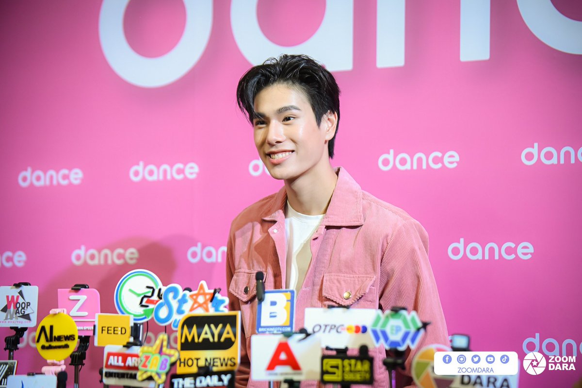 นข : มีแอคๆ หนึ่ง บอกว่า… 
ภว : ไม่เป็นความจริงครับ ยังไม่เลิกกันครับ
นข : ยัง ค่ะ ยัง !!!
ภว : โทษทีครับ ร้อนตัวไปหน่อย
นข : แล้ว… 
ภว : อ๋อ ไม่ได้งอนครับ แค่หยอกกันครับ
นข : ยัง ค่ะ ยัง !!!
ภว : แหะ ๆ โทษๆ 
นข : สรุปคือ …
ภว : ก็หอมแก้มพี่เขาไป 1 ฟอดครับ
นข : โอเค จบข่าว