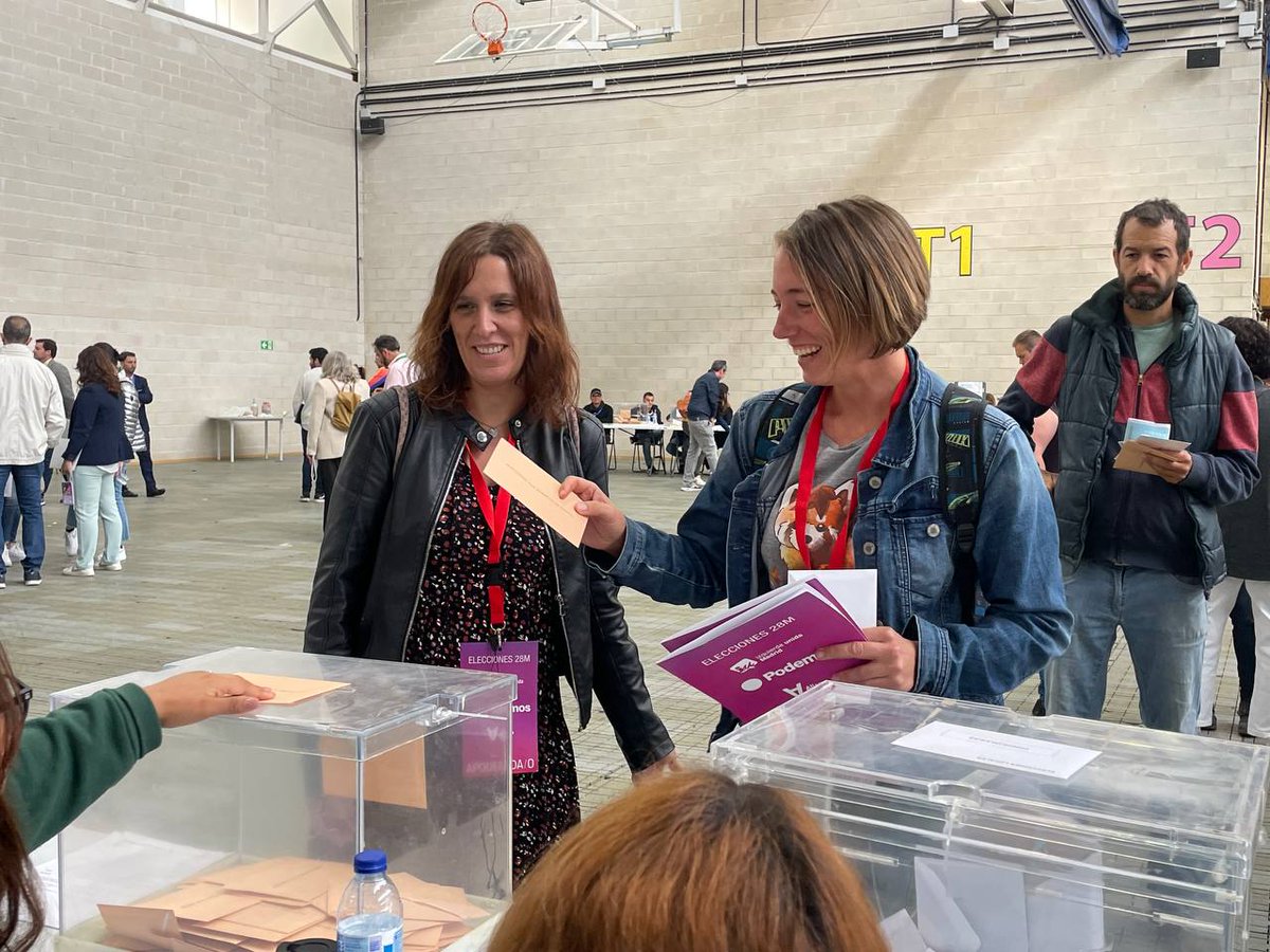 IU_Madrid's tweet photo. #Paracuellos necesita un cambio 👇 La candidatura de la que participa @IUPARACUELLOS supone la esperanza de un futuro más justo y feminista 👇

Nuestra candidata @CarolCordero_N ha acompañado a Noelia Ortega @BeersNoelia ✊
Somos la #LaLlaveParaMadrid y de Paracuellos 🔑 https://t.co/eaPDL7dK1G