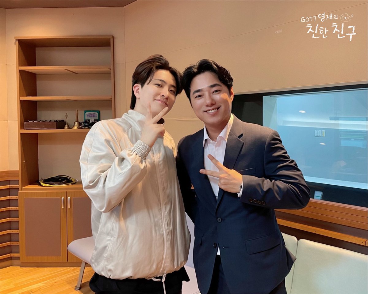 mbcbf_ever's tweet photo. 🦦친친🦦
#X친한친구
#일락

두 사람은 꼰대하십쇼.. #친친꼰대 = 친친꼬온데.. 하십쇼 ㅎ
(달친친이꺼 하라는 뜻;)

#MBC #RADIO #GOT7영재의친한친구 #친한친구 #친친 #달친친 #달디 #GOT7 #갓세븐 #영재 #YOUNGJAE https://t.co/sSNNSy9ZsE