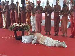 d_chief_is_here's tweet photo. @rakhitripathi The Chola Empire has been revived by Narendra Chola I.
#फ़ोटोजीवी #नक़लीफ़क़ीर #PoorMansHitler #नाटकबाज़ https://t.co/ToZP3X6Qq2