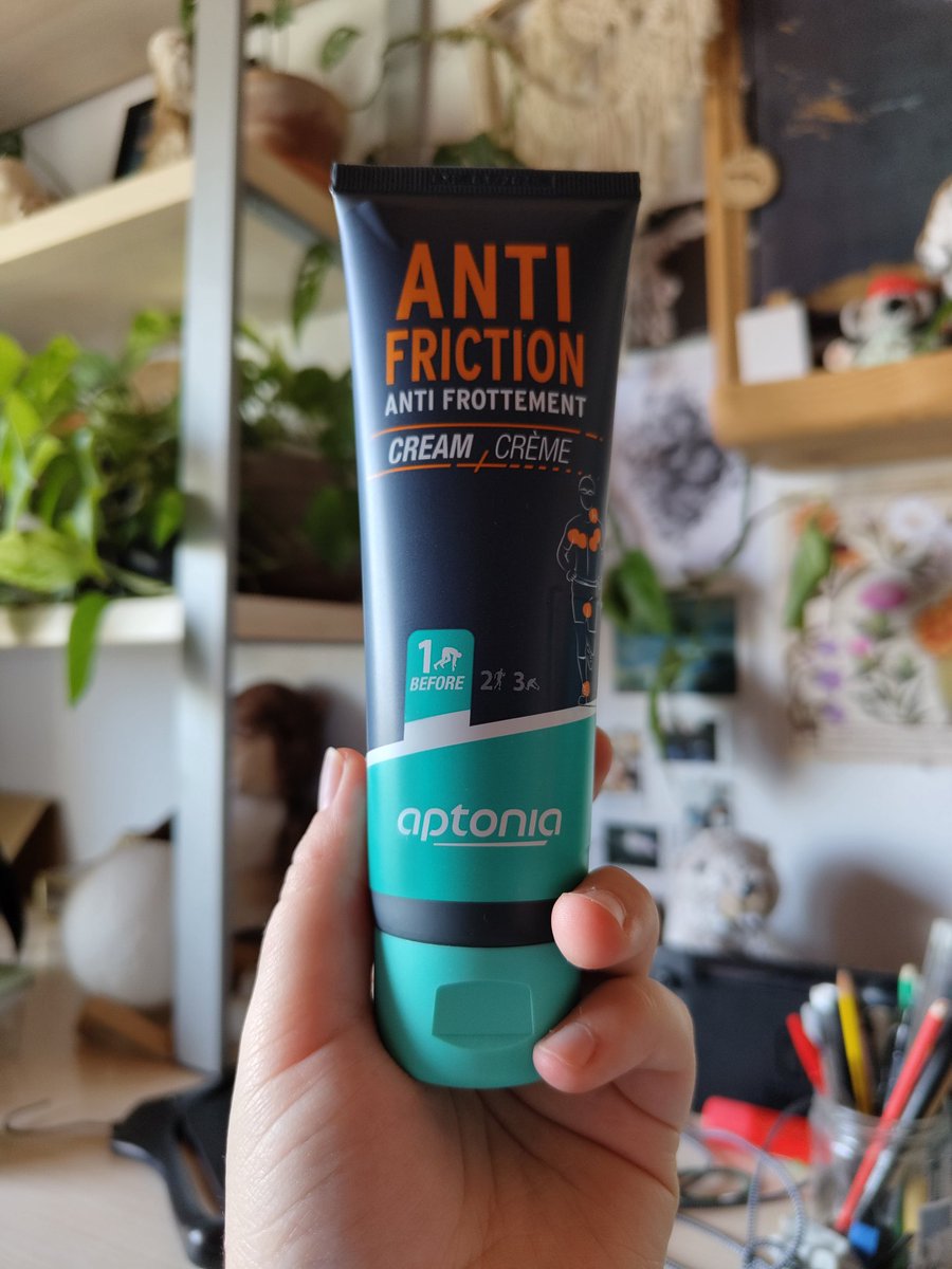 ChimmyKai's tweet image. Personas con piernas que rozan y que este verano no queréis morir de calor.

Comprad esta crema del Decathlon.

Es lo MEJOR que podéis hacer para así poder llevar pantalones cortos o vestidos y no morir del dolor por las rozaduras ✨