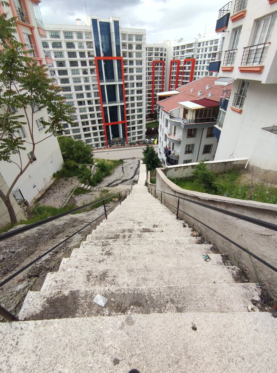 Bu nasıl bir merdiven çık çık bitmiyor