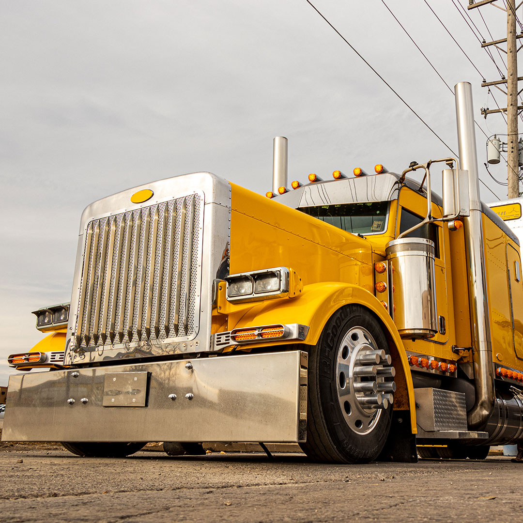 Golden. ✨

#4StateTrucks #ChromeShopMafia #chrome #chromeshop #customtrucks #semitrucks #trucking #customrig #bigrig #18wheeler #tractortrailer #largecar #cdldriver #trucker #truckers #truckerslife #longhaul