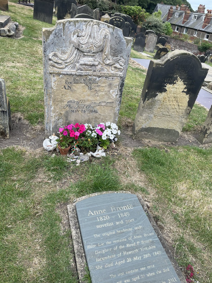 #OnThisDayInHistory Anne Brontë died aged 29 (28 May, 1849). She is buried at St Mary’s Church, Scarborough. The original grave stone contains the mistake of her age. In 2011, the @BronteParsonage placed a plaque with the correction