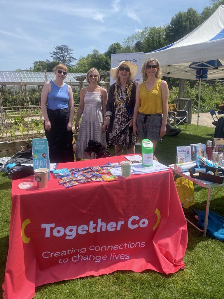 We’re at Paws on the Lawns today @OneGardenBtn. Come and say hello!

#PawsOnTheLawns #OneGarden #Befriending #SocialPrescribing