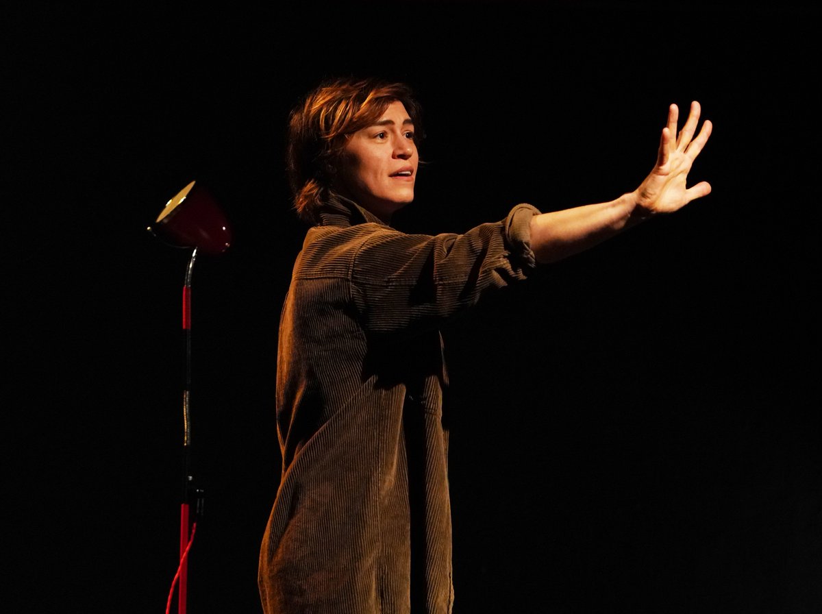 Orlando is now open at <a href="/59E59/">59E59 Theaters</a>! New Yorkers, you have two more weeks to catch the luminous <a href="/lucyroslyn/">LucyRoslyn</a> in her "self-penned acting masterclass" (<a href="/LondonTheatre1/">@LondonTheatre1 🦄</a>).

New production images by Carol Rosegg, ft. old friends Stool and Lamp.

🎟️ tinyurl.com/orlandonewyork