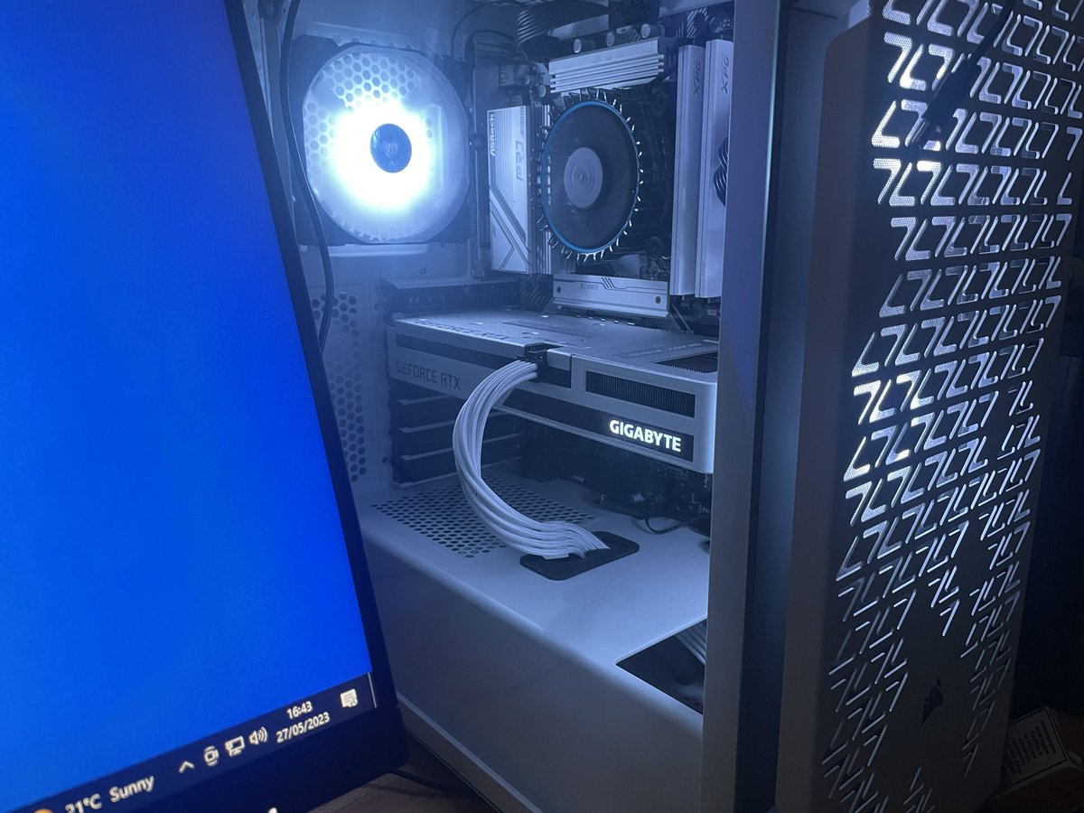 EplixarTv's tweet photo. What we rating the pc guys
#pc #aesthetic #whitepc #techsource https://t.co/9R0snuBkUO