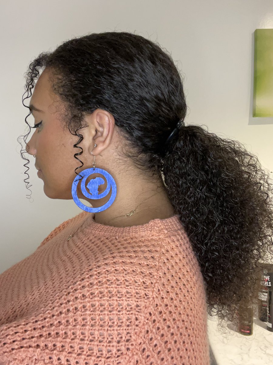 RelaxItsMyHair's tweet photo. Summer is around the corner! ☀️ what summer styles are you all looking forward to wearing?  ✌🏽😌

@LUSbrands 
@ThePuffCuff 
•
•
•
#productjunkie #lusbrands #loveurcurls #puffcuff #naturalhairproducts #curlgirl #hairinfluencer #naturalhair #naturalcurls #prettygirl https://t.co/PeyGq0W1NQ