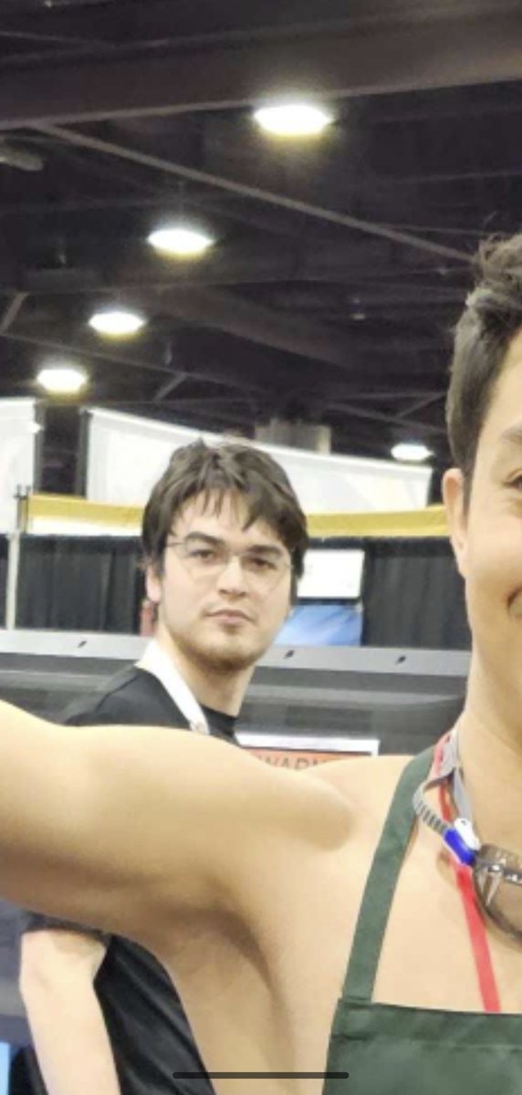 a wild iwatobi swim club member appears! come join us for the last day; we're giving away the rest of our free merch for anyone simply showing up! especially at our last raffle at 2pm 👀
#MomoCon2023